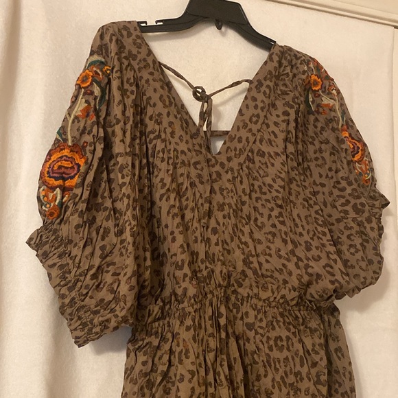 💫 NWT Leopard Embroidered Print Dress - Picture 9 of 12